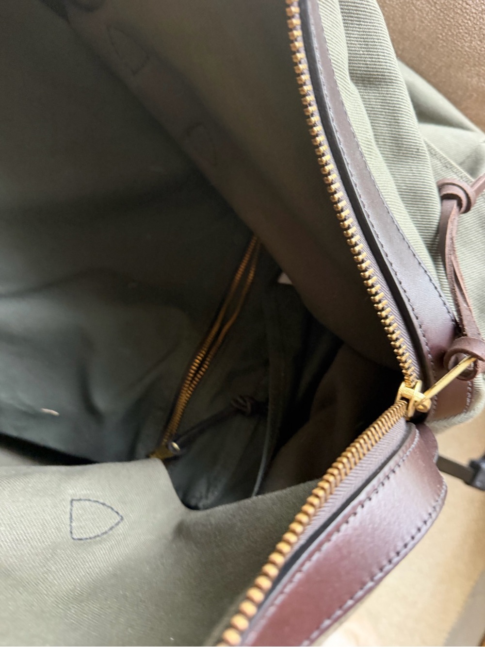 Filson Olive Green Men's Travel rolling Duffel Bag with Leather Straps - Picture 7 of 8